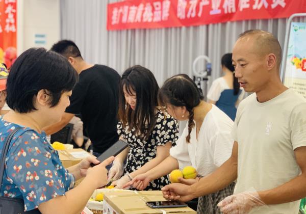 7天銷售20000斤，惠農(nóng)網打造新甯黃(huáng)桃供應鏈标準促上(shàng)行(xíng)