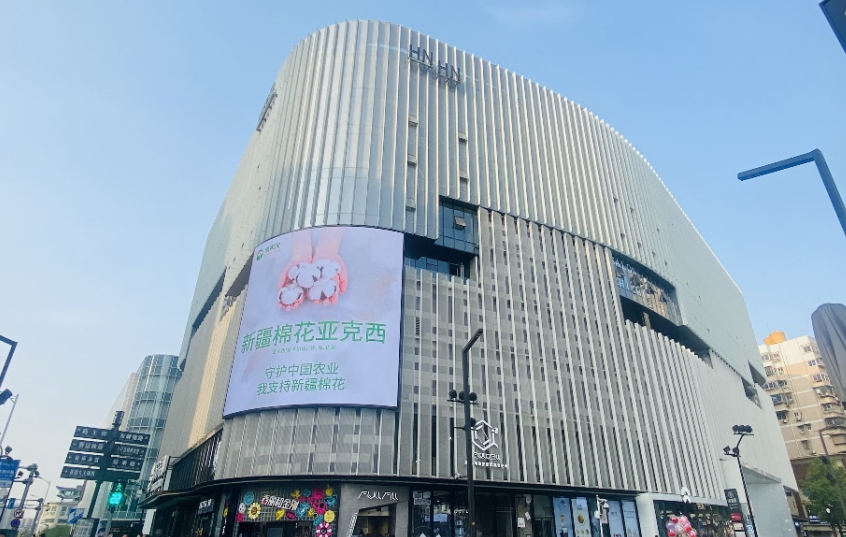 一(yī)台機(jī)械勝過千人(rén)，惠農(nóng)網商家(jiā)展示新疆農(nóng)業(yè)真實圖景
