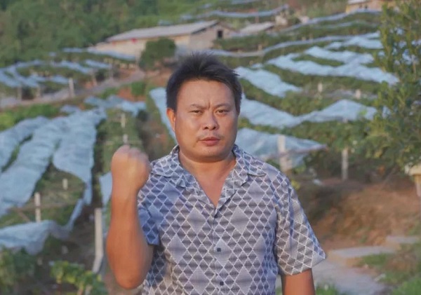 泸溪田紹志(zhì)：牽手惠農(nóng)網打通(tōng)産業(yè)鏈 小(xiǎo)葡萄變身(shēn)全村(cūn)緻富果