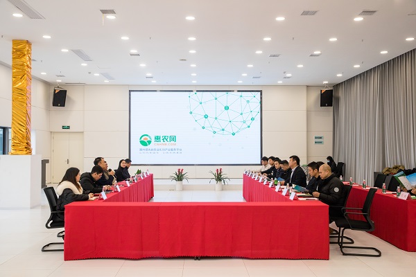 中國(guó)民(mín)族貿易促進會(huì)會(huì)長(cháng)藍(lán)軍一(yī)行(xíng)調研惠農(nóng)網